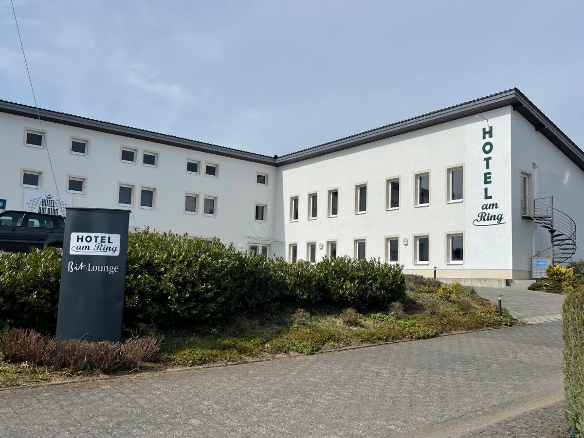 Land-Gut-Hotel Am Ring Meuspath Eksteriør bilde
