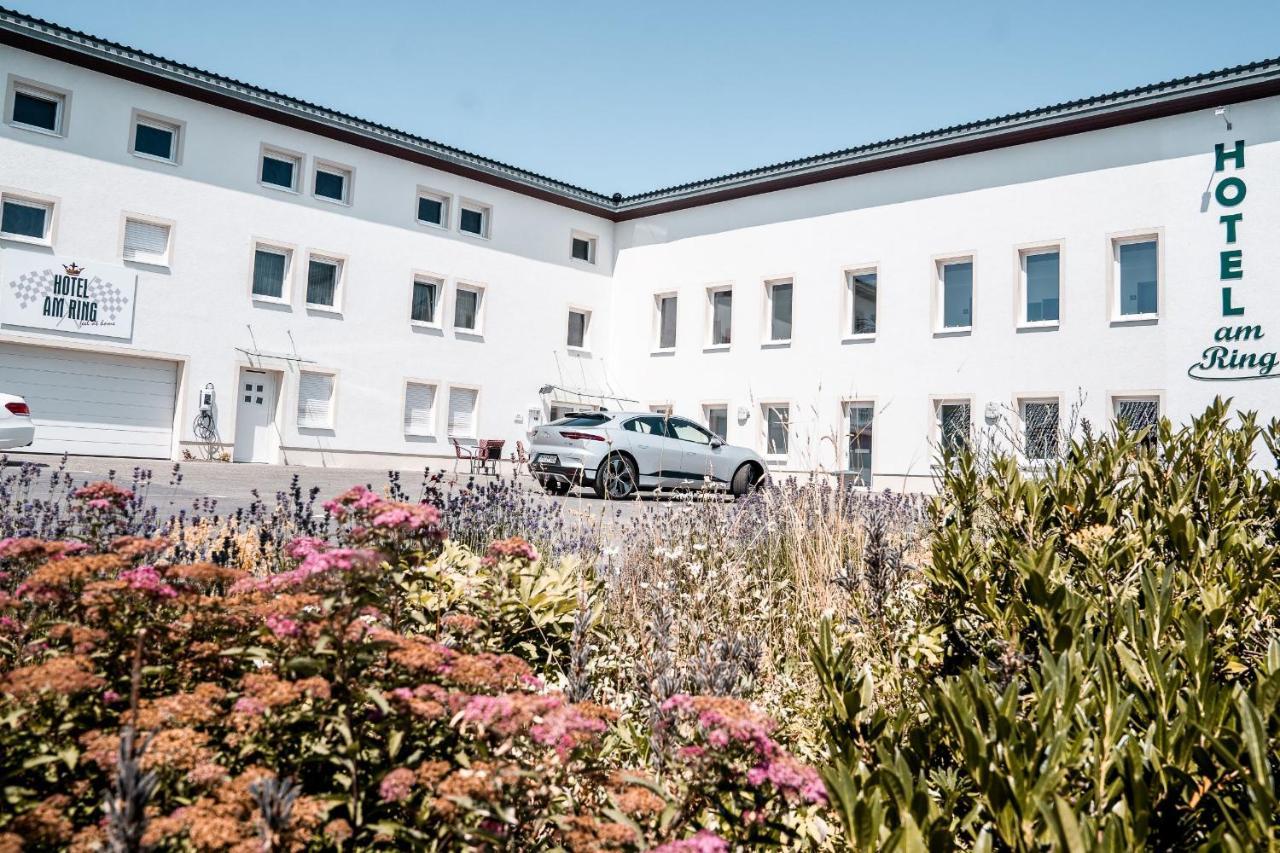 Land-Gut-Hotel Am Ring Meuspath Eksteriør bilde