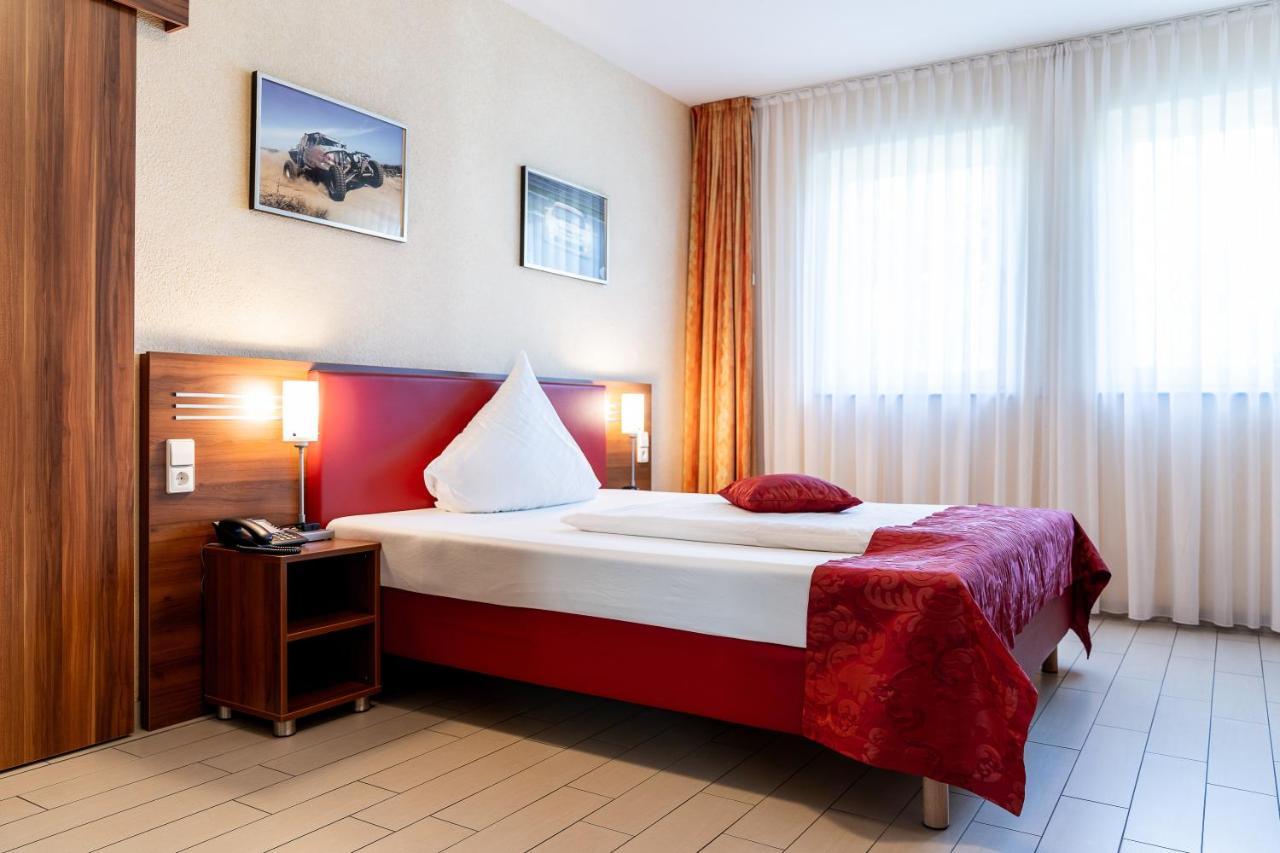 Land-Gut-Hotel Am Ring Meuspath Eksteriør bilde